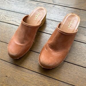 Jonak brown clog